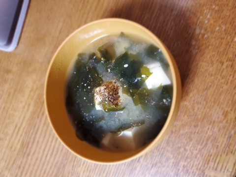 豆腐とわかめの山椒味噌汁